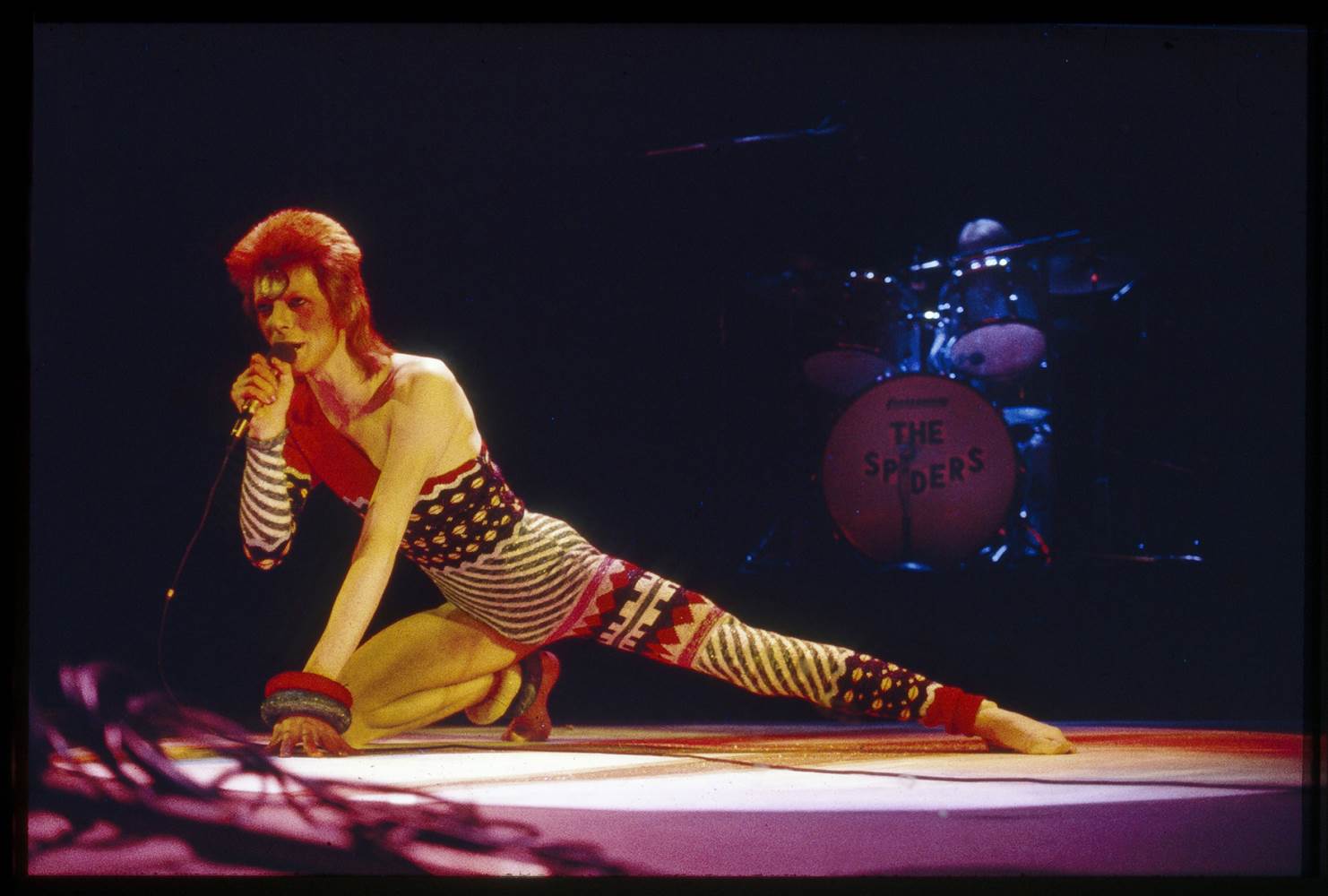 160111-bowie-performance-jpo-525a_ee370ad8ea1477f061dcfb578d643dbf.nbcnews-ux-2880-1000